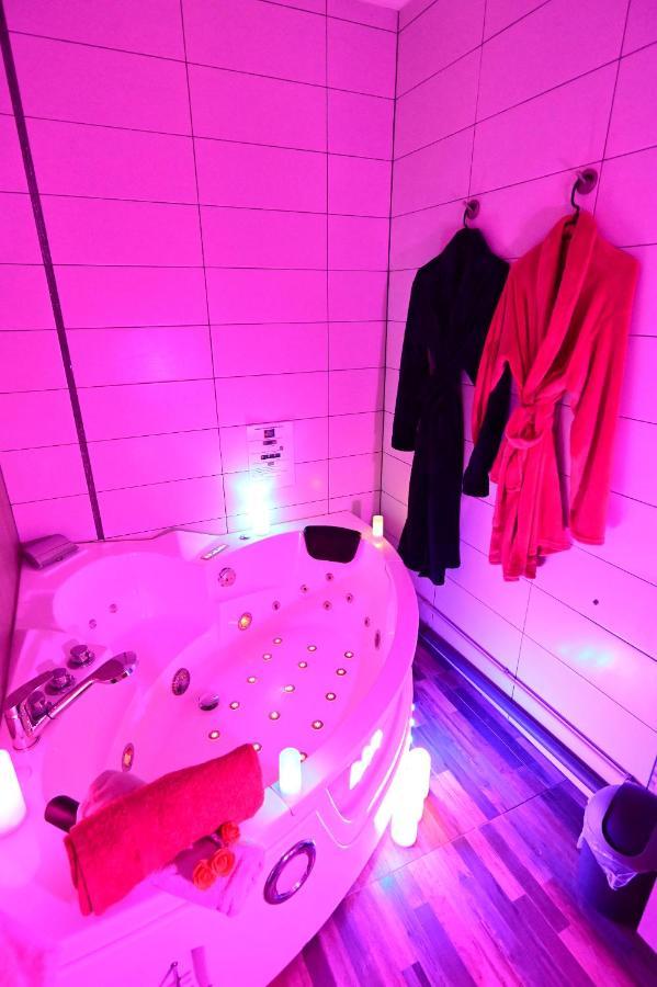 Luxe Sauna Privatif Et Grand Bain Jacuzzi A Deux A Biscarosse Plage Pour Nuit Romantique Avec Decoration Led Et Bougies Biscarrosse Buitenkant foto