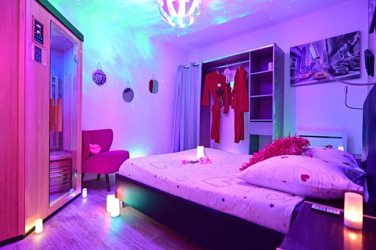 Luxe Sauna Privatif Et Grand Bain Jacuzzi A Deux A Biscarosse Plage Pour Nuit Romantique Avec Decoration Led Et Bougies Biscarrosse Buitenkant foto