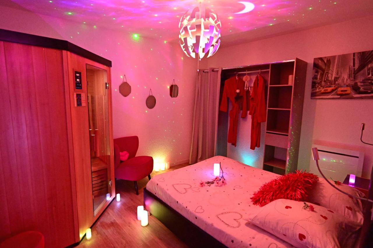 Luxe Sauna Privatif Et Grand Bain Jacuzzi A Deux A Biscarosse Plage Pour Nuit Romantique Avec Decoration Led Et Bougies Biscarrosse Buitenkant foto
