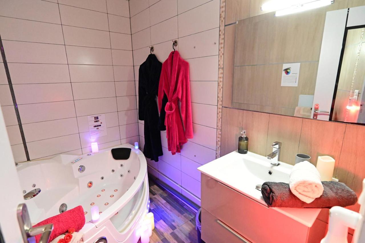 Luxe Sauna Privatif Et Grand Bain Jacuzzi A Deux A Biscarosse Plage Pour Nuit Romantique Avec Decoration Led Et Bougies Biscarrosse Buitenkant foto